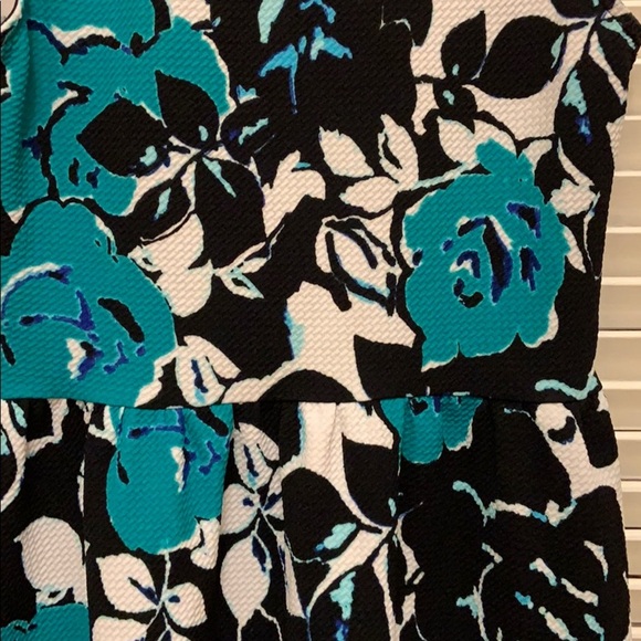 128. Everly Sleeveless Dress in Green, Black, Cream - Picture 6 of 8